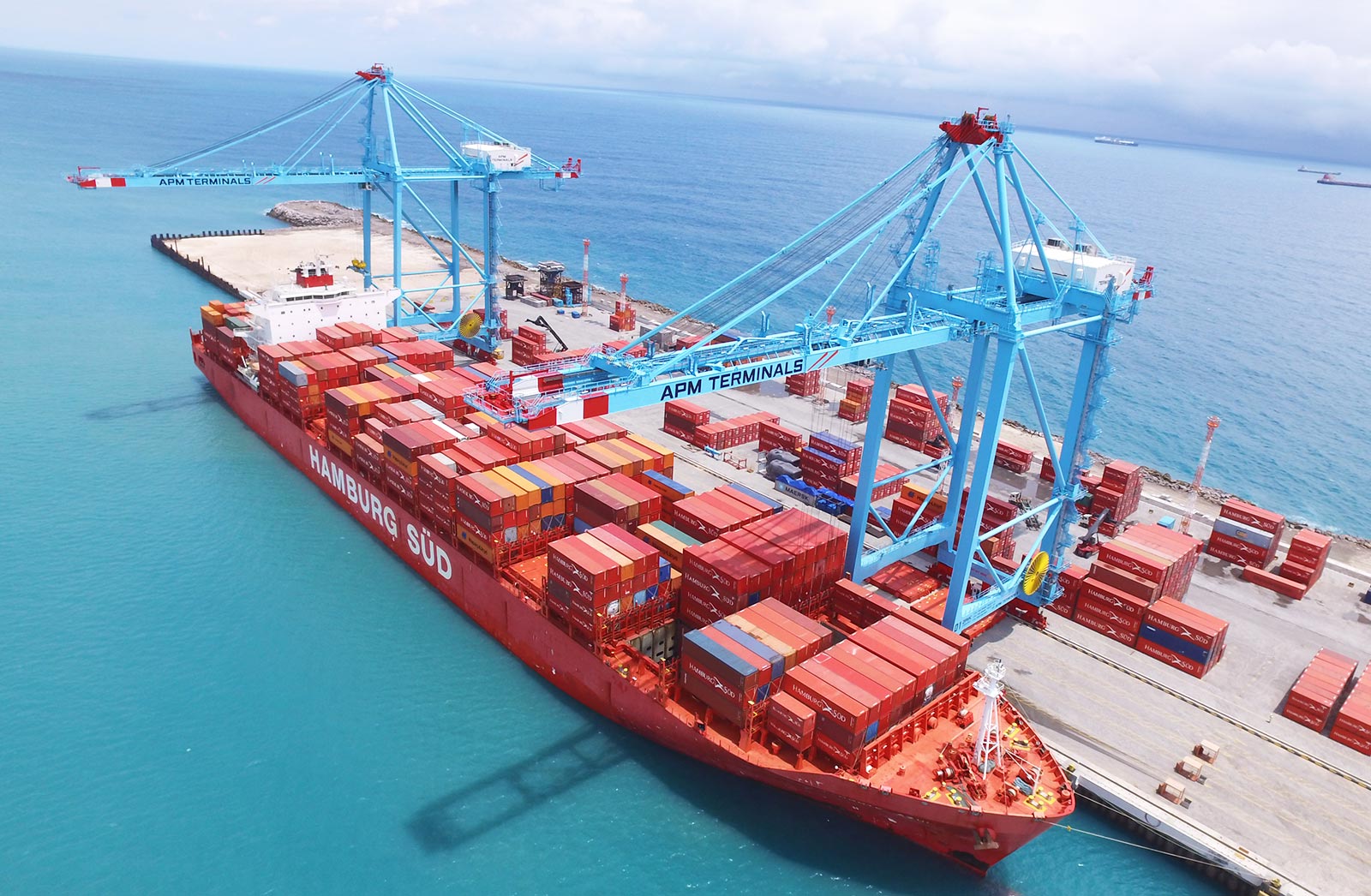 APM Terminals divulga nova organização regional para as Américas. A nova estrutura tem como objetivo servir melhor aos clientes e maximizar o modelo operacional do trabalho. A nova corporação promete deixar o ambiente de trabalho mais seguro.