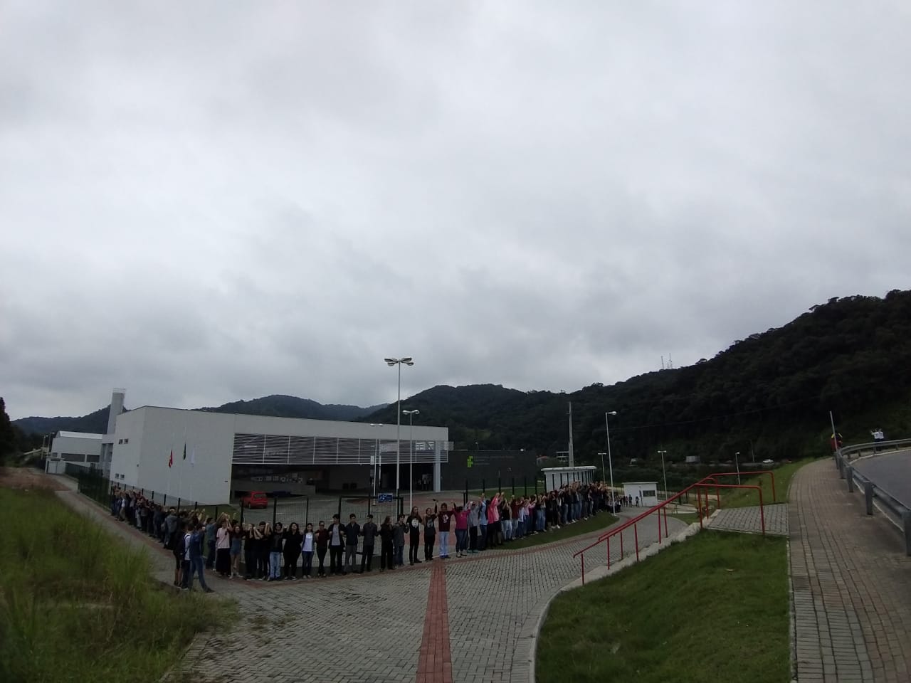 IFC de Brusque tem 160 vagas para curso técnico gratuito integrado ao ensino médio para química ou informática; confira edital!