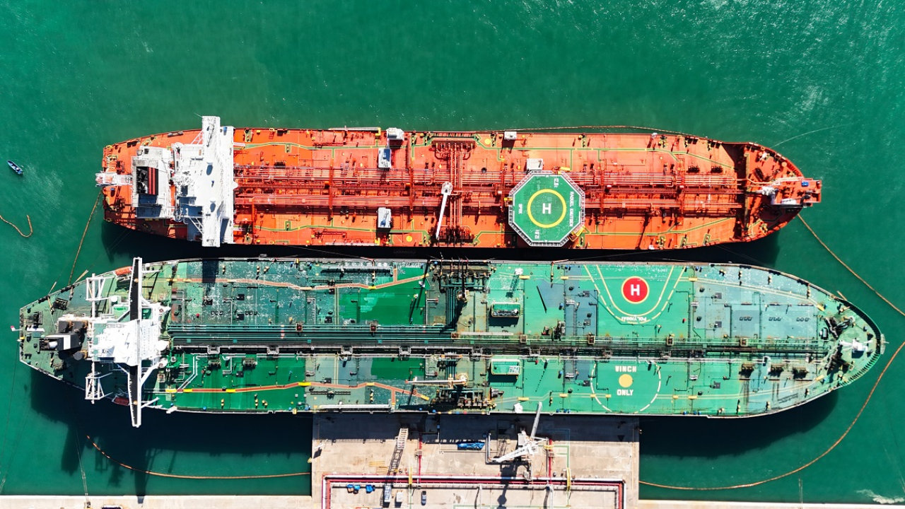 A Vast Infraestrutura assinou contrato com a PetroChina para transbordo de óleo no terminal T-Oil, reforçando sua liderança no setor.