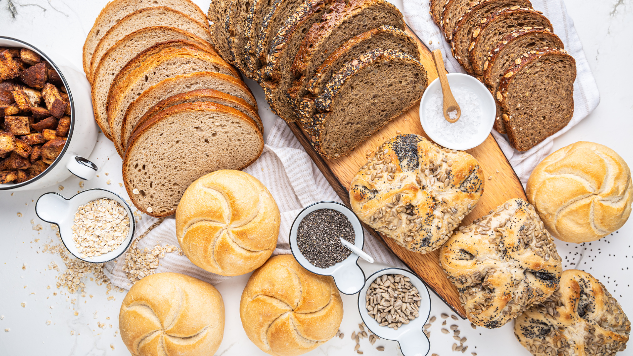 Descubra o que acontece com o corpo quando você para de consumir glúten. Entenda os benefícios e riscos de cortar o trigo da dieta!