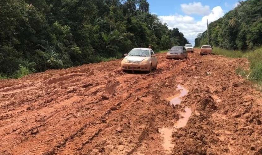 BR-319, a rodovia da Amazônia esquecida, enfrenta obstáculos ambientais e políticos que impedem sua pavimentação e desenvolvimento sustentável.