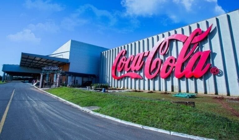 Uberlândia receberá a fábrica mais moderna da Coca-Cola no mundo, com investimento bilionário e foco em tecnologia e sustentabilidade.