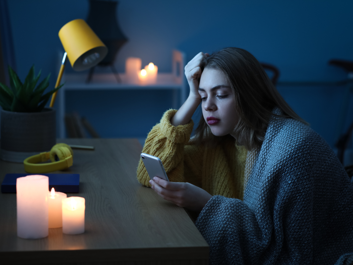 Descubra por que até quem usa painel solar pode ficar sem energia durante apagões e entenda as diferenças entre os sistemas on-grid e off-grid.