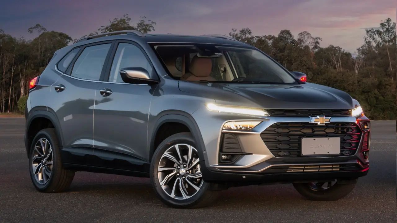 Novo Chevrolet Tracker 2026 tem visual de Montana, interior renovado e data para chegar. Veja o que muda!