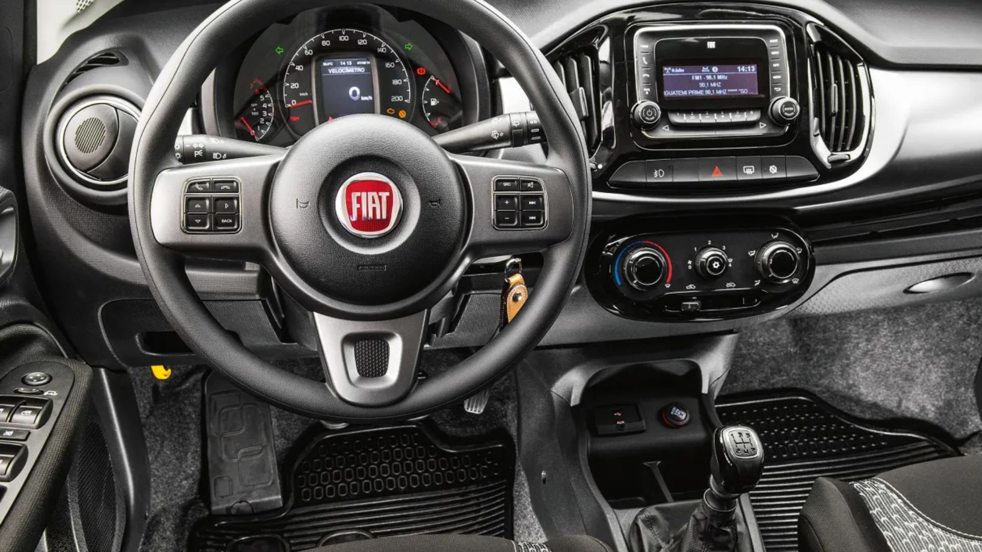 Fiat Uno mantém fama de carro resistente, econômico e fácil de manter, com versões usadas por menos de R$ 25 mil no Brasil.