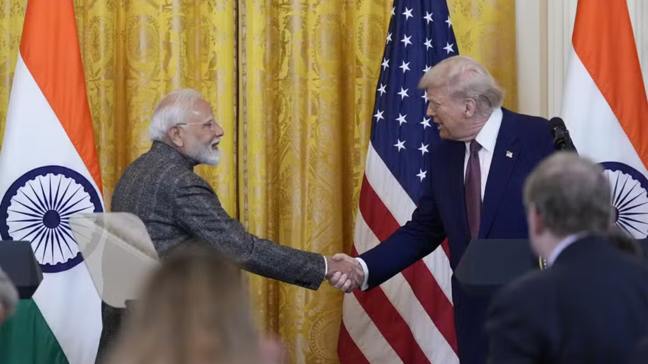 Donald Trump afirmou que o primeiro-ministro indiano Narendra Modi prometeu interromper gradualmente a compra de petróleo russo. O republicano também quer convencer a China a cortar relações energéticas com Moscou.