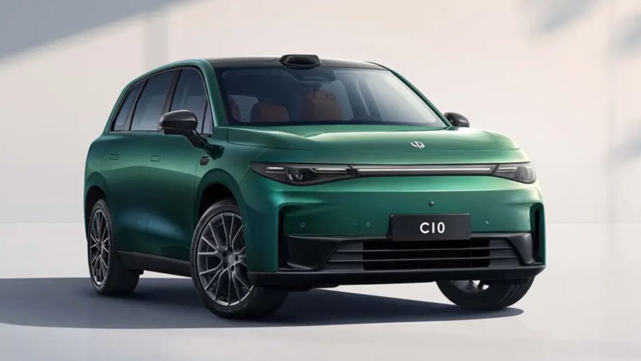 Leapmotor lança o SUV elétrico C10 no Brasil por R$ 190 mil e prepara produção nacional em parceria com a Stellantis em Pernambuco.