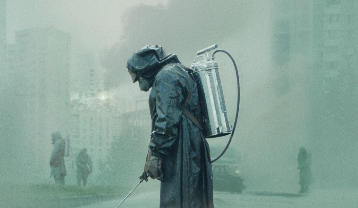 Três trabalhadores entraram em um porão radioativo em Chernobyl para drenar água e reduzir riscos após o maior acidente nuclear da história. (Imagem: Divulgação)