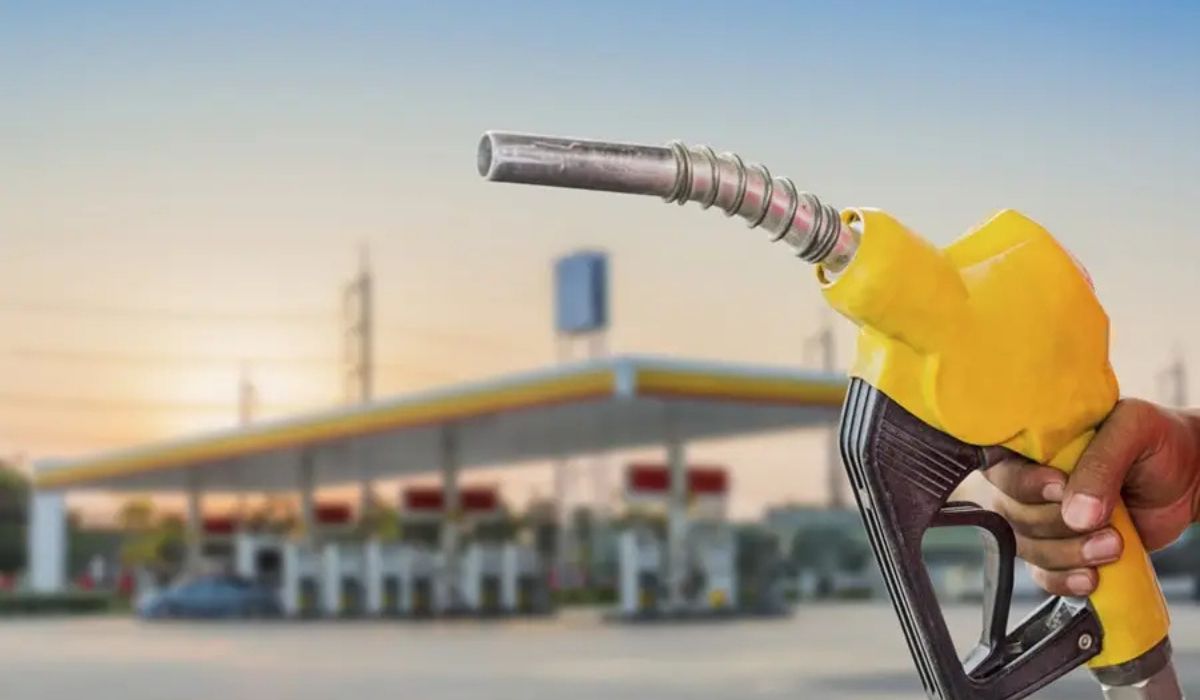 Venezuela lidera ranking da gasolina mais barata do mundo, com litro a R$ 0,19, segundo dados globais, em contraste com o Brasil. (Imagem: Reprodução)