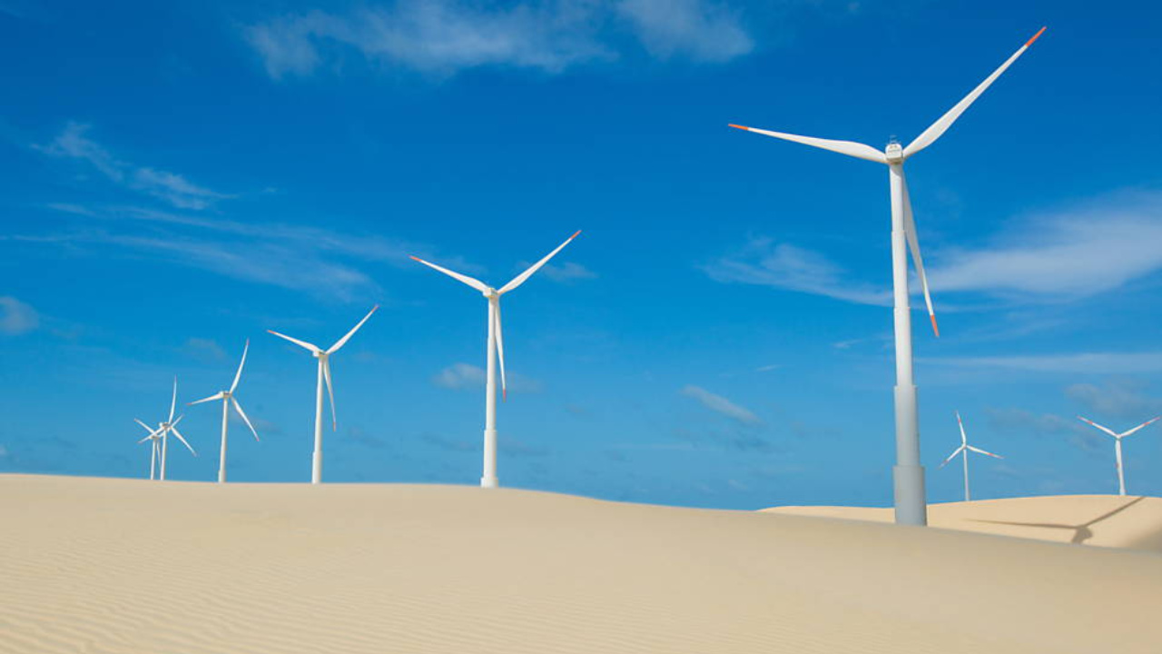 A energia eólica já responde por 71% da eletricidade do Ceará, supera fontes fósseis e coloca o Estado no centro da transição energética do Brasil.